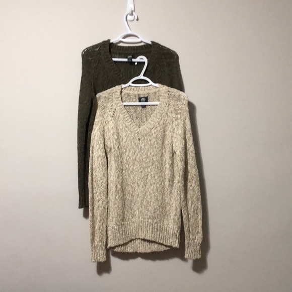 Roots Sweaters - 2 ROOTS Sweaters. Green and Oat SzS Soft 90% Cotton and 10% Raime.